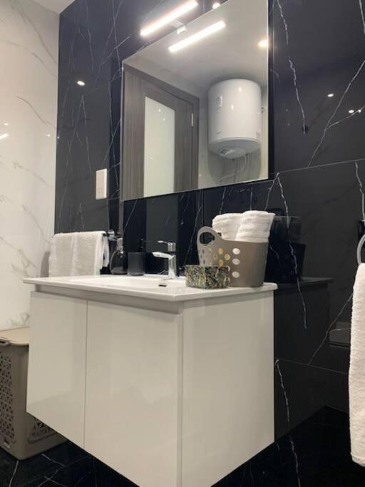 Apartment Central, Fully Equipped Modern - 2 L-Imgarr