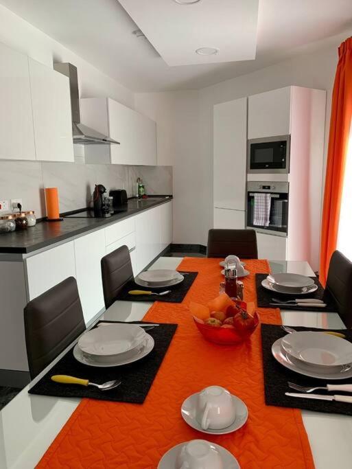 Central, Fully Equipped Modern - 2 L-Imgarr