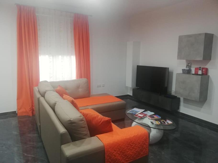 Central, Fully Equipped Modern - 2 Apartment *