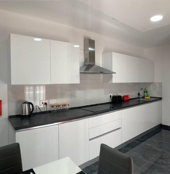 Apartment Central, Fully Equipped Modern - 2 L-Imgarr